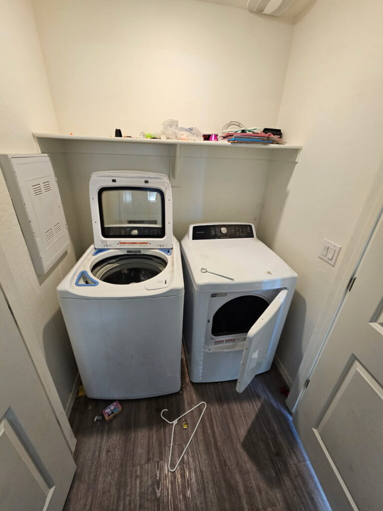 Vlux Peoria trash out laundry before 1000016517