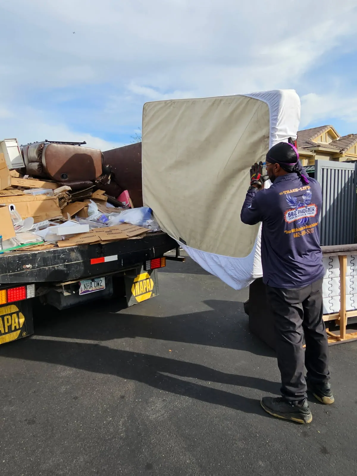 Professional Bed Bug Furniture Removal vs. DIY Disposal: Which is Best? 1 Individual attempting to dispose of bed bug infested furniture in a backyard without proper containment