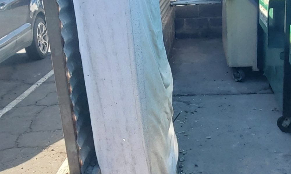Mattress-removal-3.16.26-Phoenix-AZ-141150006102232490-2.jpg